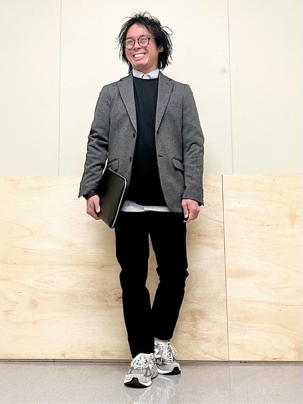 KENJI Iさんの「THE SHOP TK｜【オールシーズン穿ける！】7DAYSストレッチへリンボンパンツ　ON&hArr;OFF兼用」を使ったコーディネート