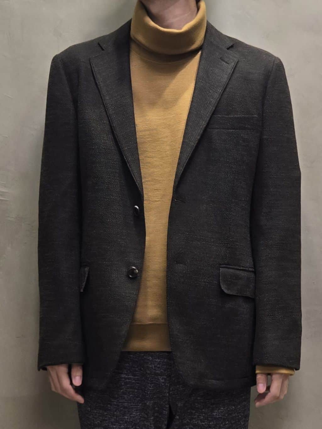 白木駆さんの「TAKEO KIKUCHI｜【ONOFF対応】TRダブルニット ストレッチパンツ」を使ったコーディネート