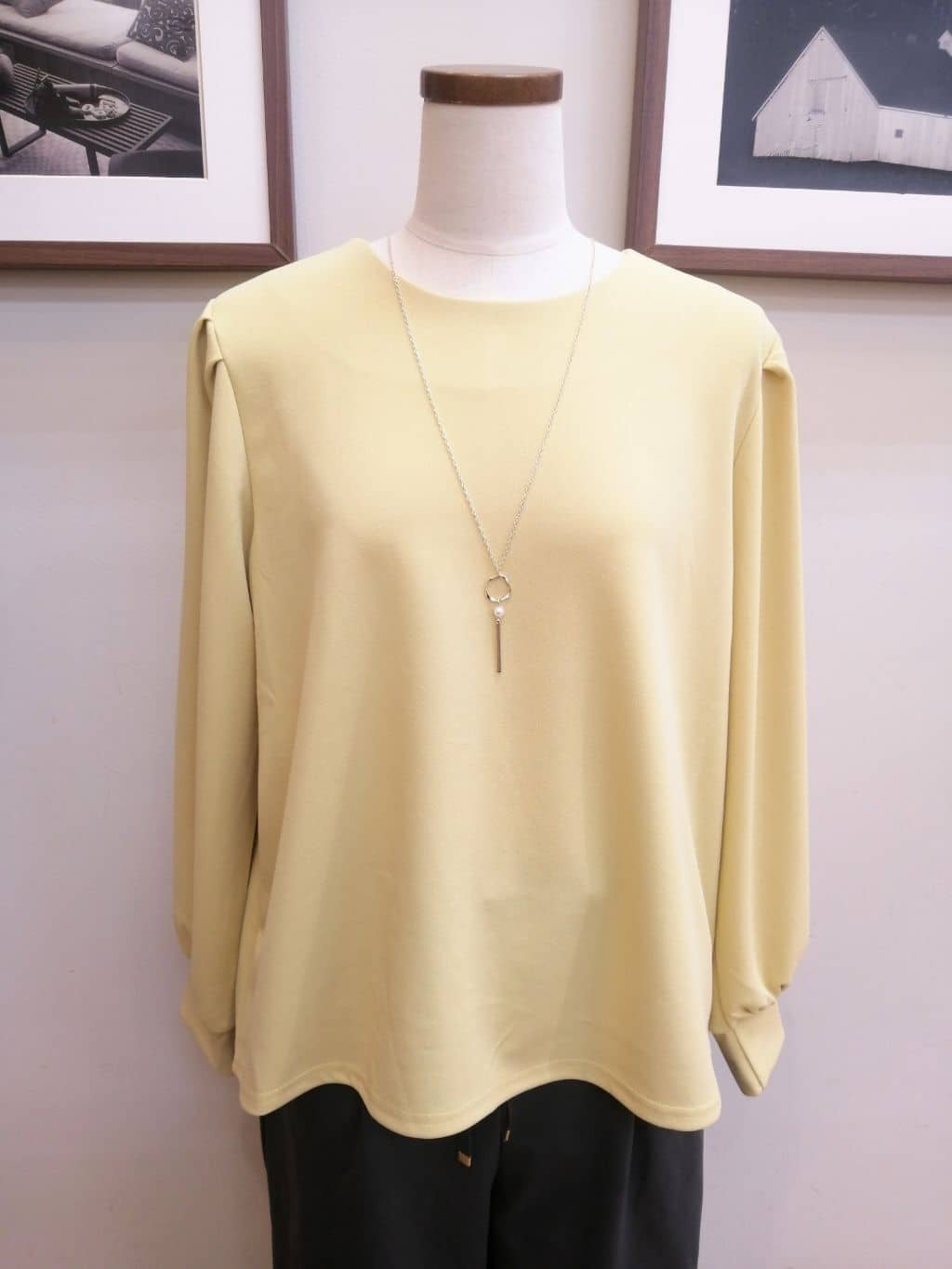 maiさんの「SHOO･LA･RUE｜◆【洗える/S-3L/セットアップ可】セレモニーや通勤にも カットジョーゼット ジレ」を使ったコーディネート