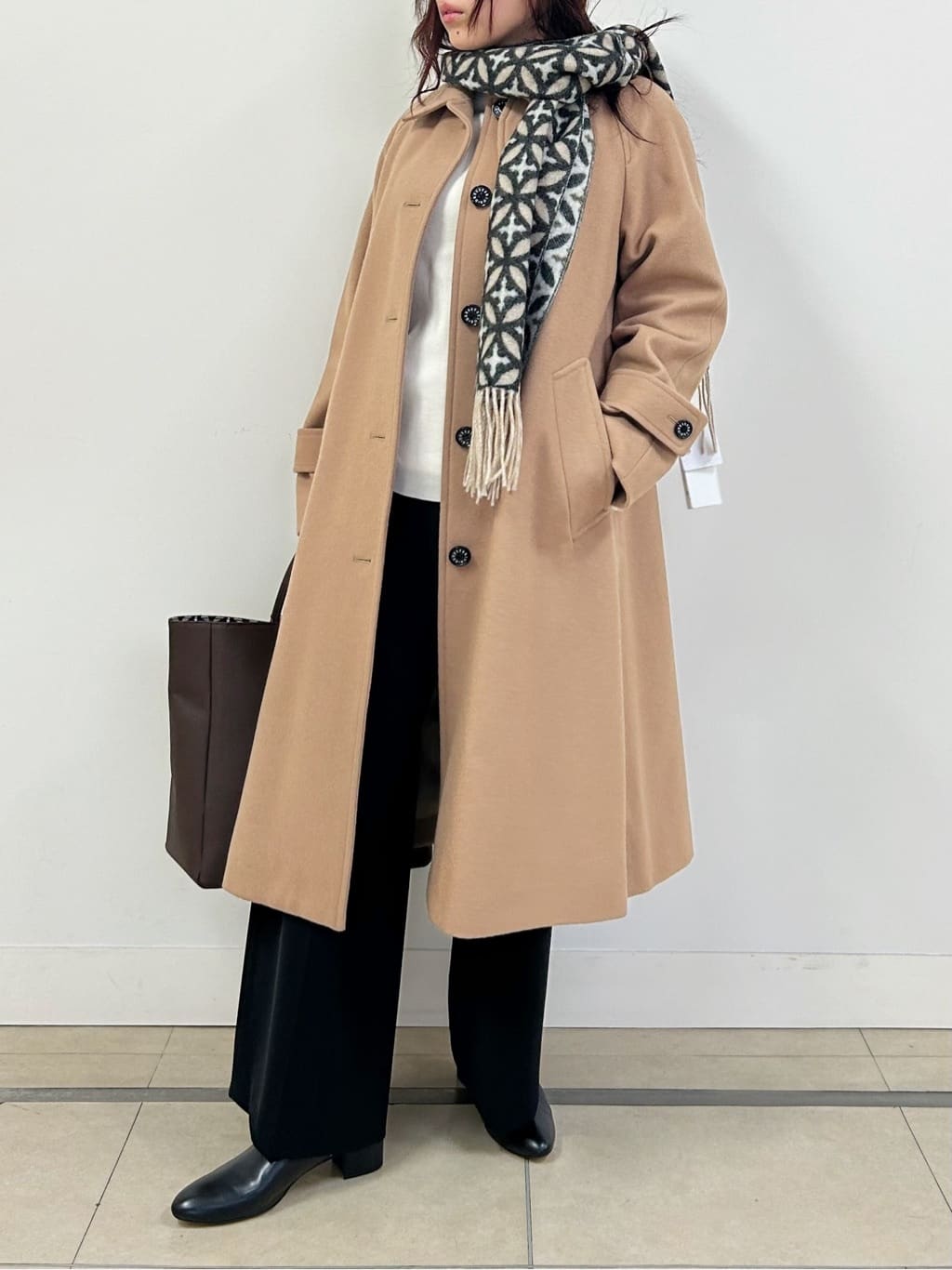 とりみさんの「DRESSTERIOR｜オーバーラップサークル カシミヤ100%マフラー」を使ったコーディネート