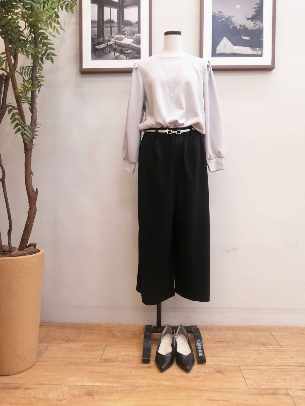 maiさんの「SHOO･LA･RUE｜◆【洗える/S-3L/セットアップ可】セレモニーからデイリーに カットジョーゼット ワイドパンツ」を使ったコーディネート
