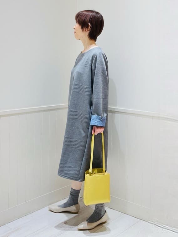 あきさんの「SHOO･LA･RUE｜◆身体のラインをきれいにカバー　お袖折り返しAラインチュニックワンピース」を使ったコーディネート