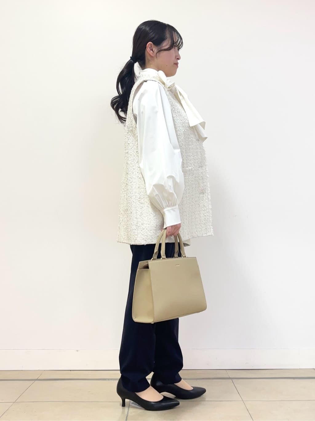 あやかさんの「UNTITLED｜◆【通勤スーツ】タックテーパードパンツ」を使ったコーディネート