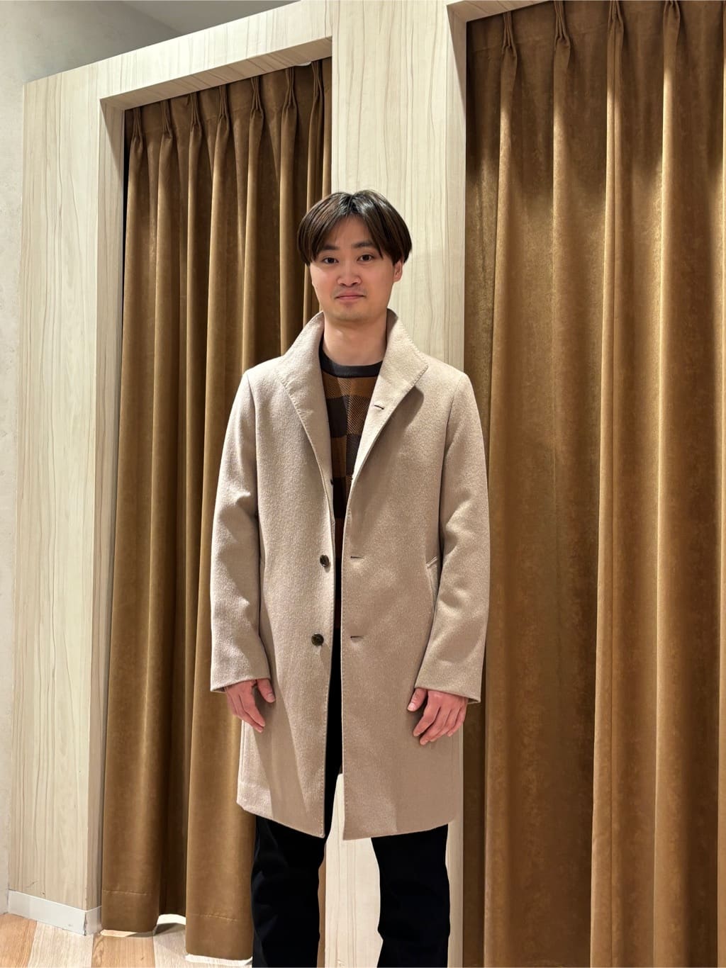 圭哉さんの「TAKEO KIKUCHI｜【ウールカシミヤブレンド】ビーバー調 スタンドカラー コート」を使ったコーディネート