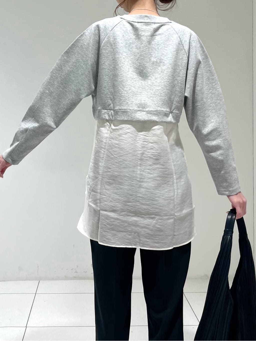 shioriさんの「INDIVI｜【接触冷感／セットアップ対応】イージーテーパードパンツ【通勤・セレモニー】」を使ったコーディネート