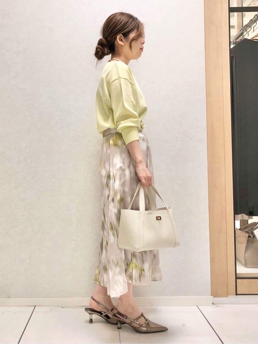 sayuさんの「UNTITLED｜◆【後ろウエストゴム/花柄】ぼかしフラワー プリントスカート」を使ったコーディネート