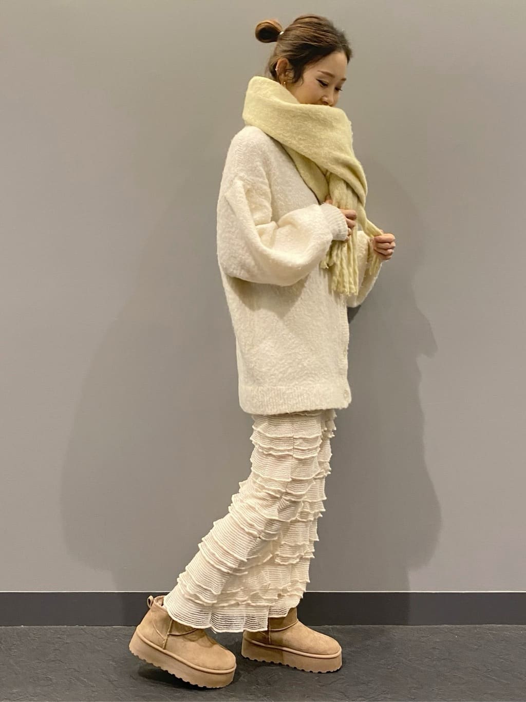 hiraさんの「ESPERANZA｜アレンジしやすい250cm カラフルボリュームストールマフラー　累計販売約5000枚【防寒／マフラー」を使ったコーディネート