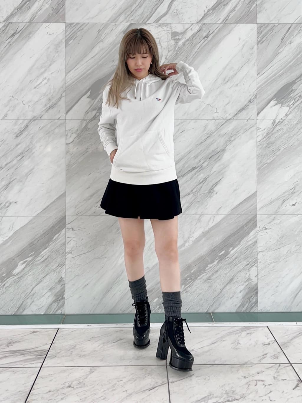 ayaさんの「ESPERANZA｜【ラク盛り／ショートブーツ】リピーター続出／脚長美脚　厚底メッシュスポーティーショートブーツ」を使ったコーディネート