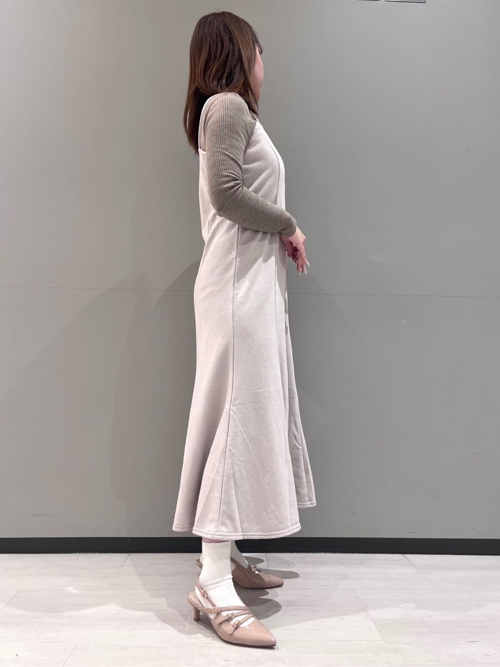 RISAさんの「ESPERANZA｜バックストラップミドルヒールパンプス」を使ったコーディネート