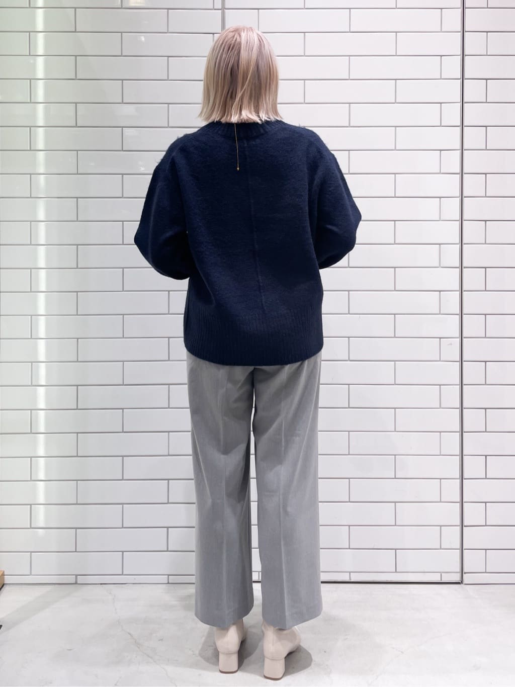 いとうちゃんさんの「OPAQUE.CLIP｜◆《7color》ふわふわVネックニット【洗濯機洗い可】」を使ったコーディネート