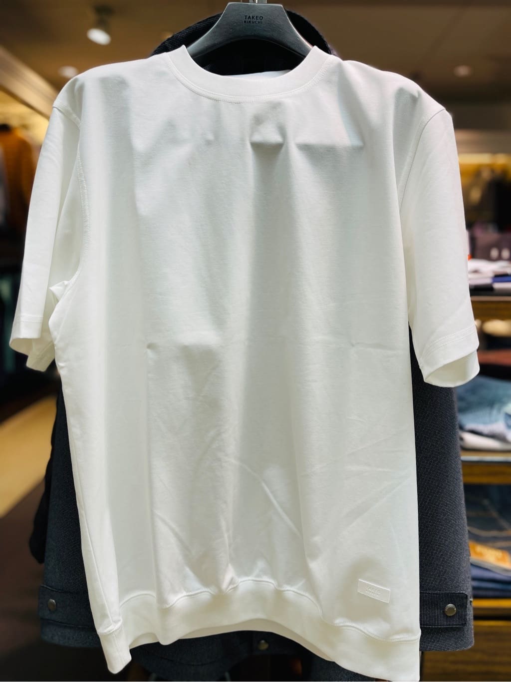 iwさんの「TAKEO KIKUCHI｜【抗菌防臭／5サイズ展開】ハイゲージポンチ Tシャツ」を使ったコーディネート