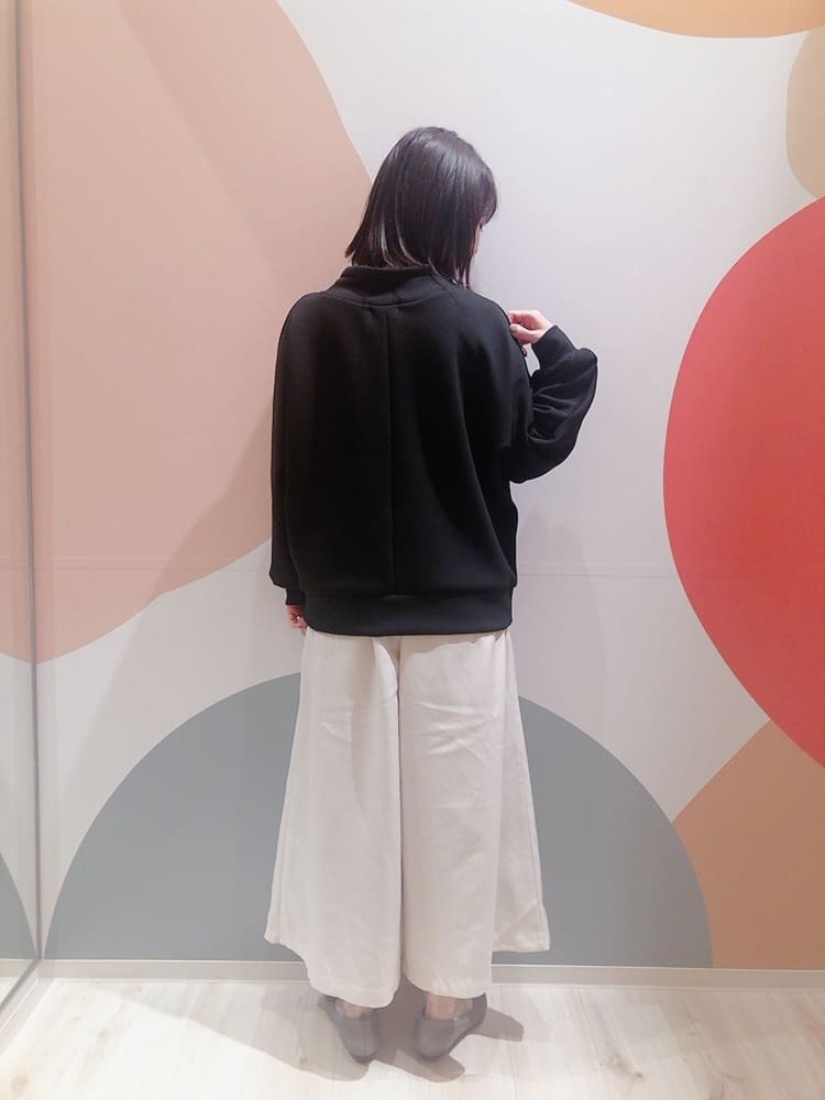 長女さんの「SHOO･LA･RUE｜◆ストレッチアーモンドトゥパンプス」を使ったコーディネート