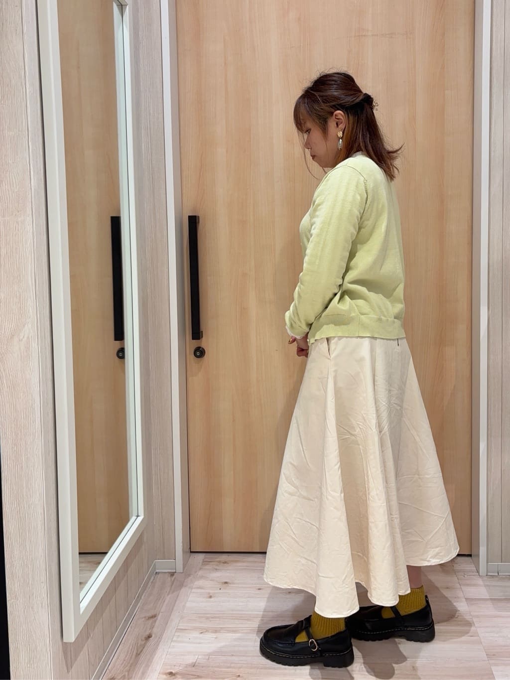 haruさんの「SHOO･LA･RUE｜◆女性らしさを惹き立てる ZIP使いフレアスカート」を使ったコーディネート