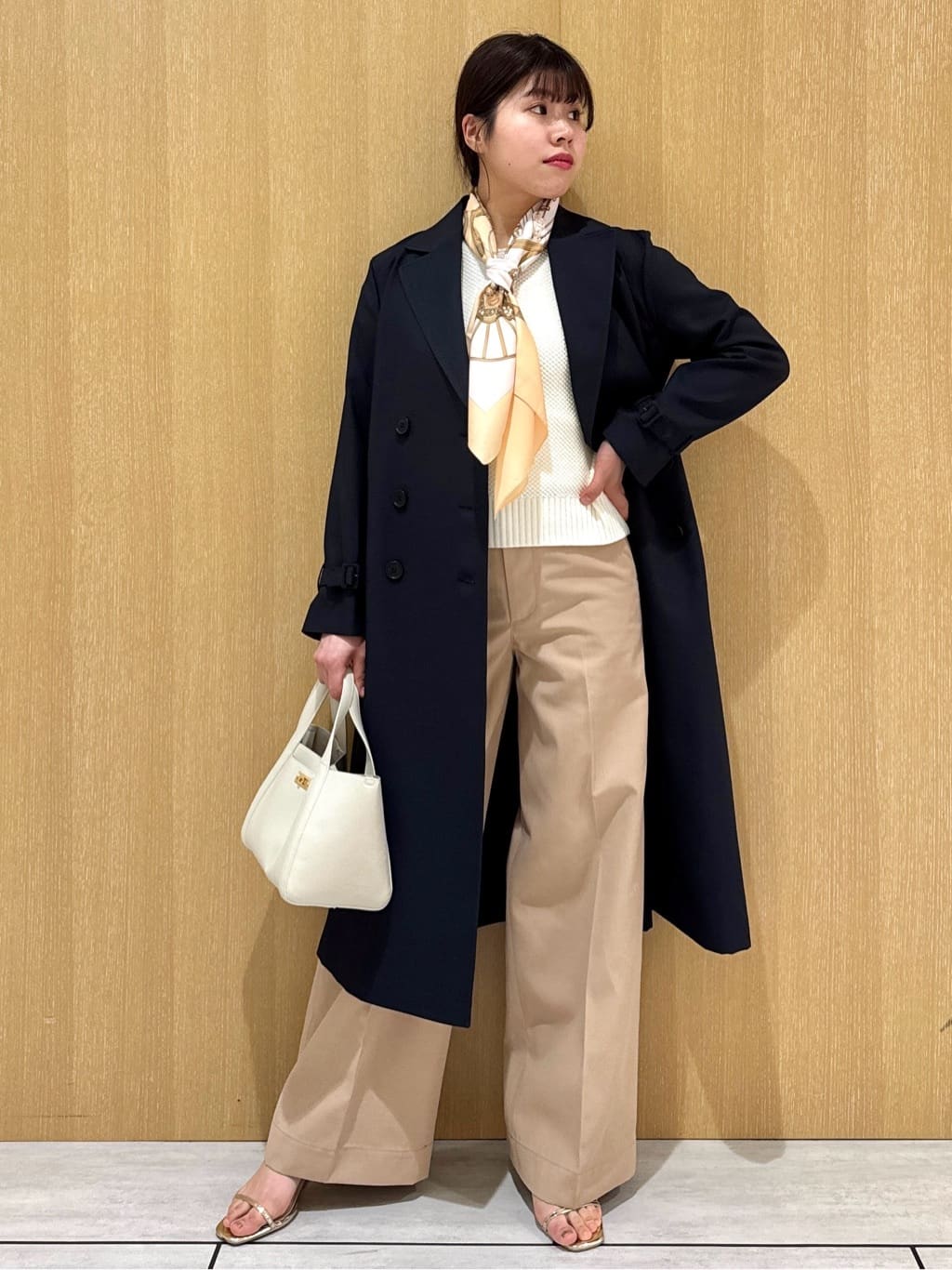 nanaさんの「UNTITLED｜【手洗い／88cm正方形】バイカラーハーネススカーフ」を使ったコーディネート