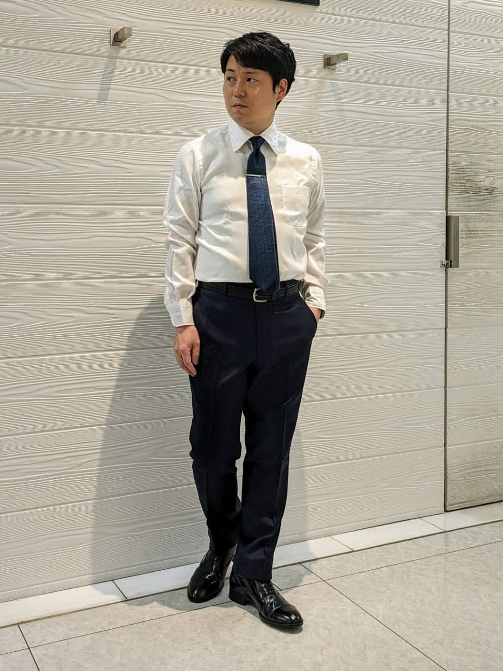 かずさんの「TAKEO KIKUCHI｜【Three by Three】シャイニーシャークピンヘッド スーツ/3ピース対応可」を使ったコーディネート
