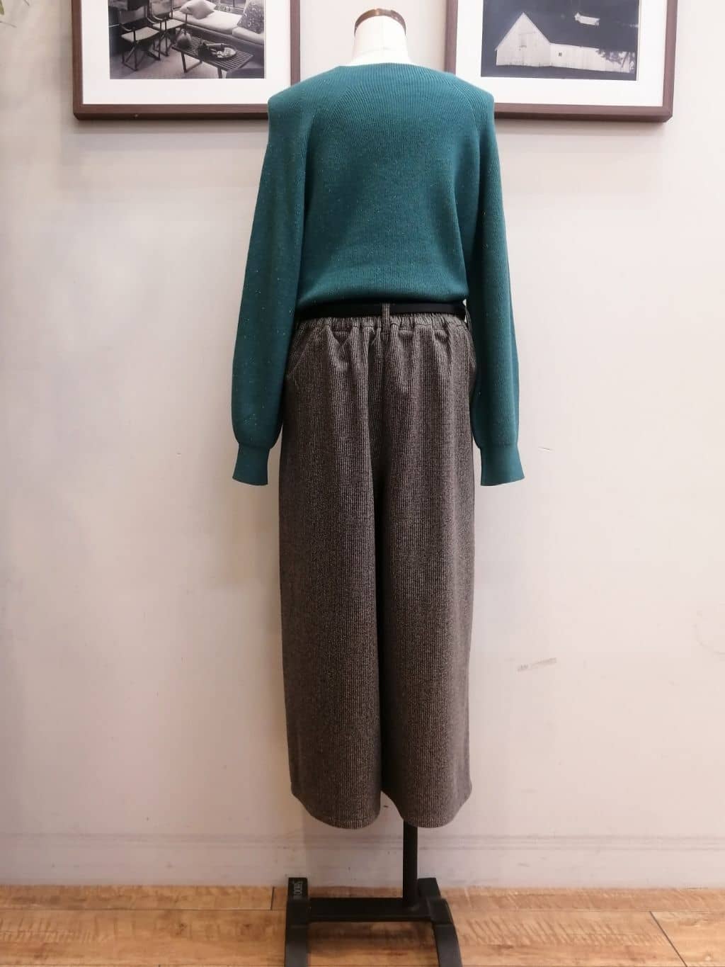 maiさんの「SHOO･LA･RUE｜◆【通勤/セレモニー】Vカットデザインで足が美しく見える ベーシック5cmパンプス」を使ったコーディネート