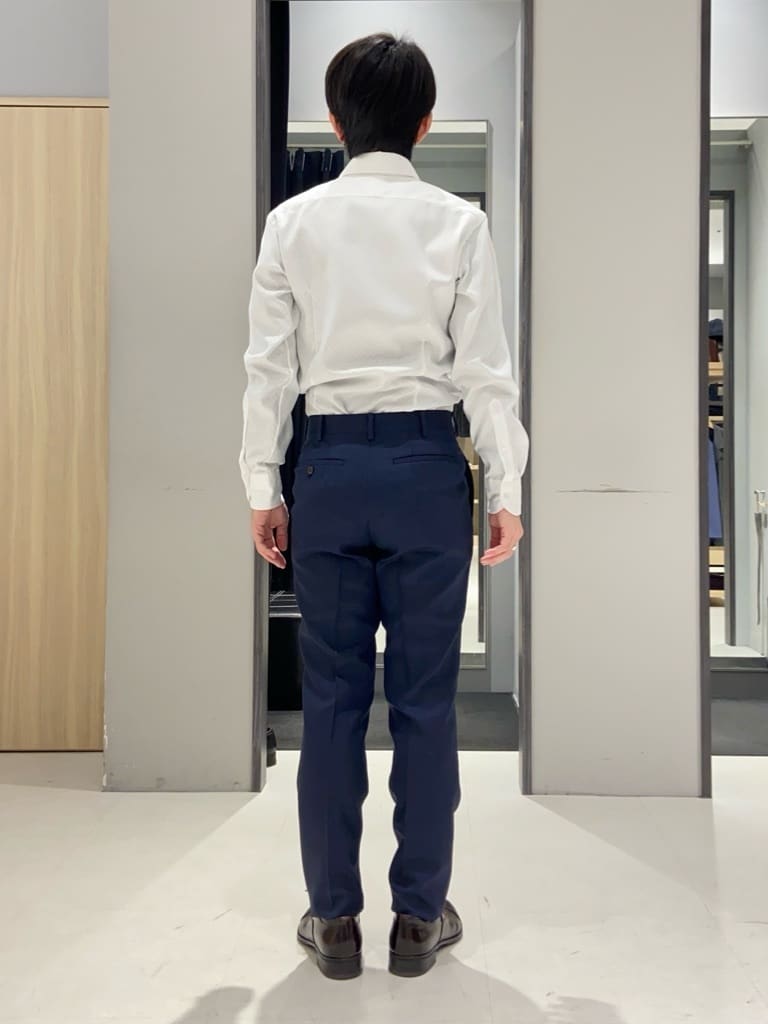 わいずみさんの「TAKEO KIKUCHI｜【Three by Three】シャイニーシャークピンヘッド スーツ/3ピース対応可」を使ったコーディネート