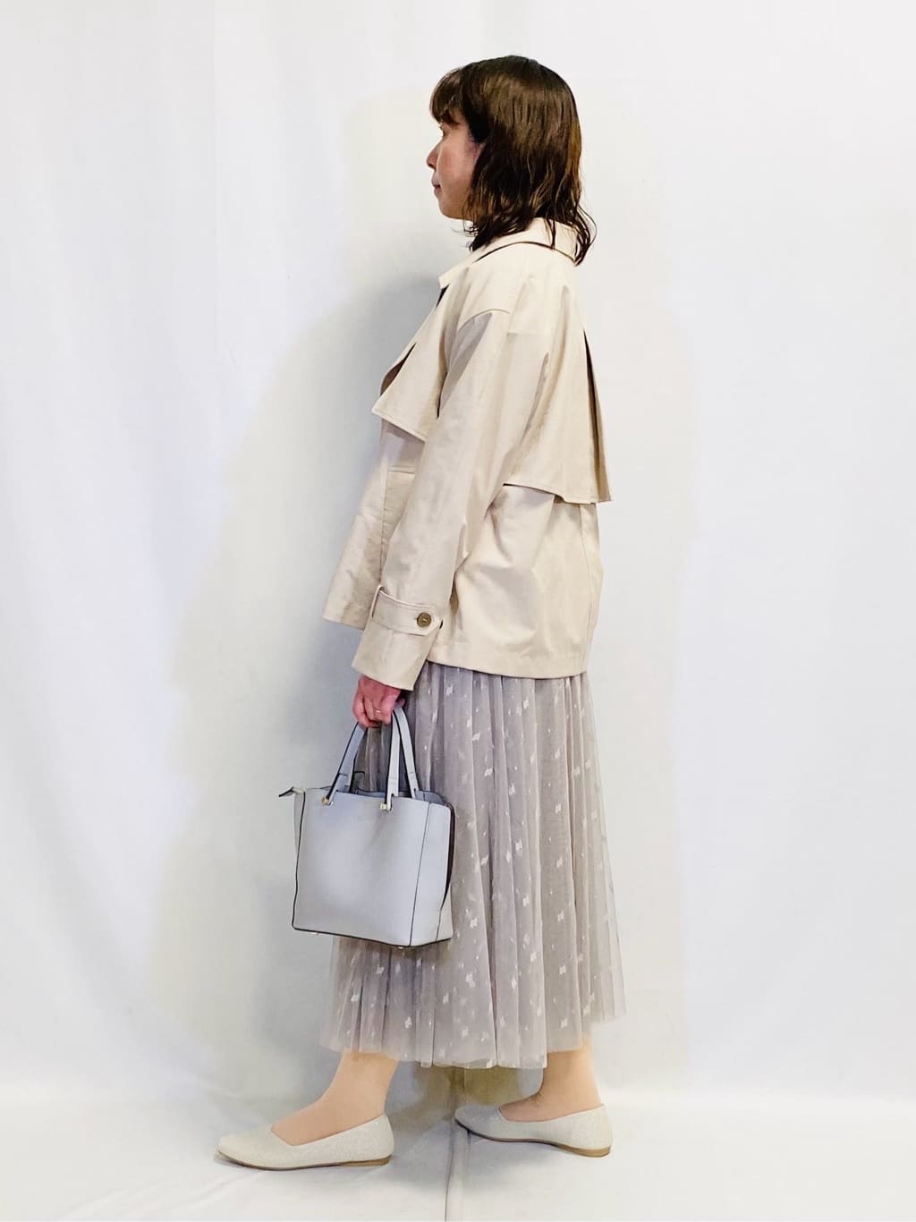 COCOさんの「grove｜◆スプリットラグランショートトレンチ」を使ったコーディネート