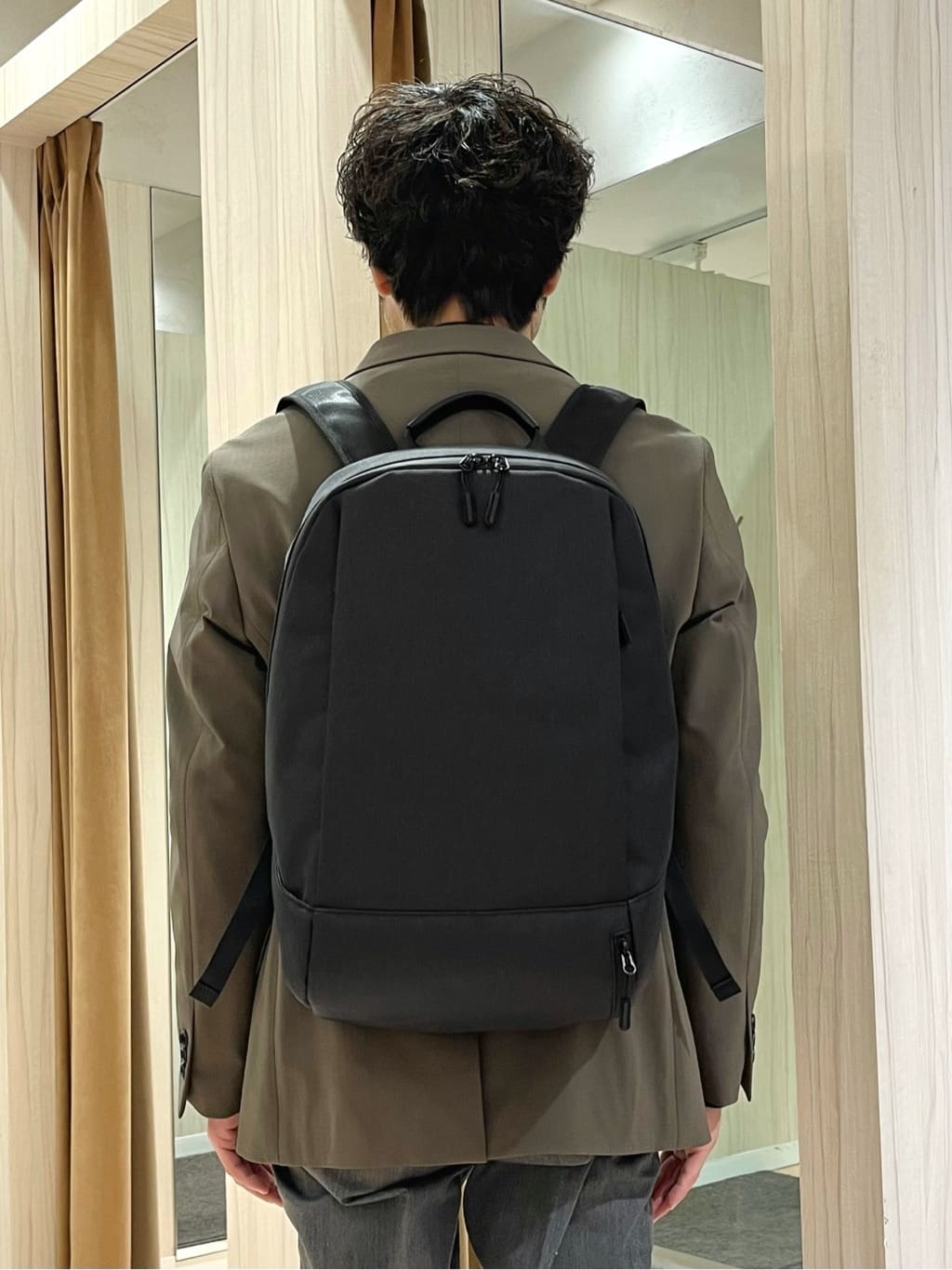 URAさんの「TAKEO KIKUCHI｜【オフィスカジュアル対応】ドレス チノパンツ」を使ったコーディネート