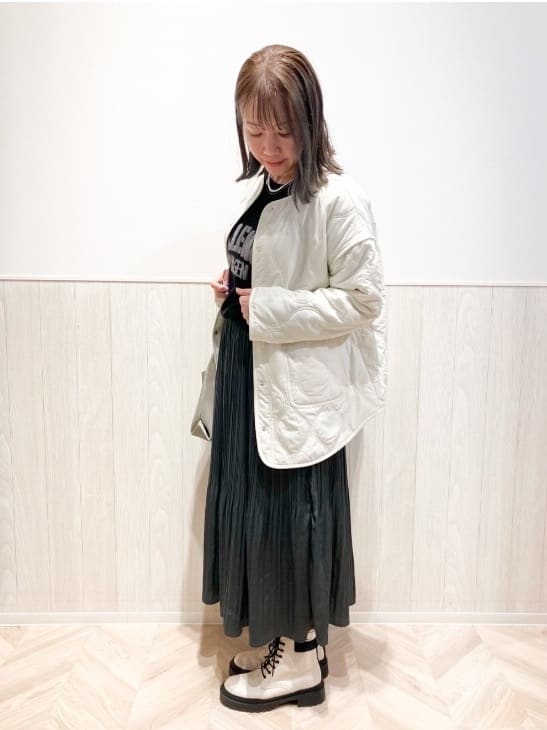 shokoさんの「SHOO･LA･RUE｜◆【セレモニーにも】ひらりと揺れる上品シルエット サテンプリーツスカート」を使ったコーディネート