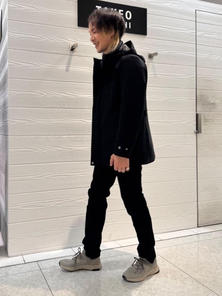 井出恭輔さんの「TAKEO KIKUCHI｜【Sサイズ～】ストレッチ デニム パンツ」を使ったコーディネート
