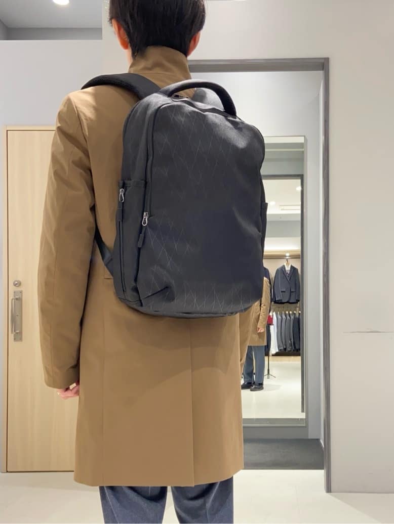わいずみさんの「TAKEO KIKUCHI｜【多機能・軽量】シャドーライン リュック」を使ったコーディネート