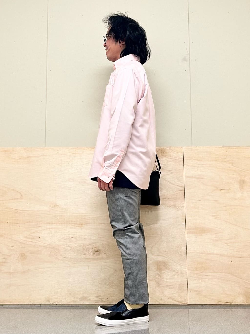 KENJI Iさんの「THE SHOP TK｜【オールシーズン穿ける！】7DAYSストレッチへリンボンパンツ　ON&hArr;OFF兼用」を使ったコーディネート
