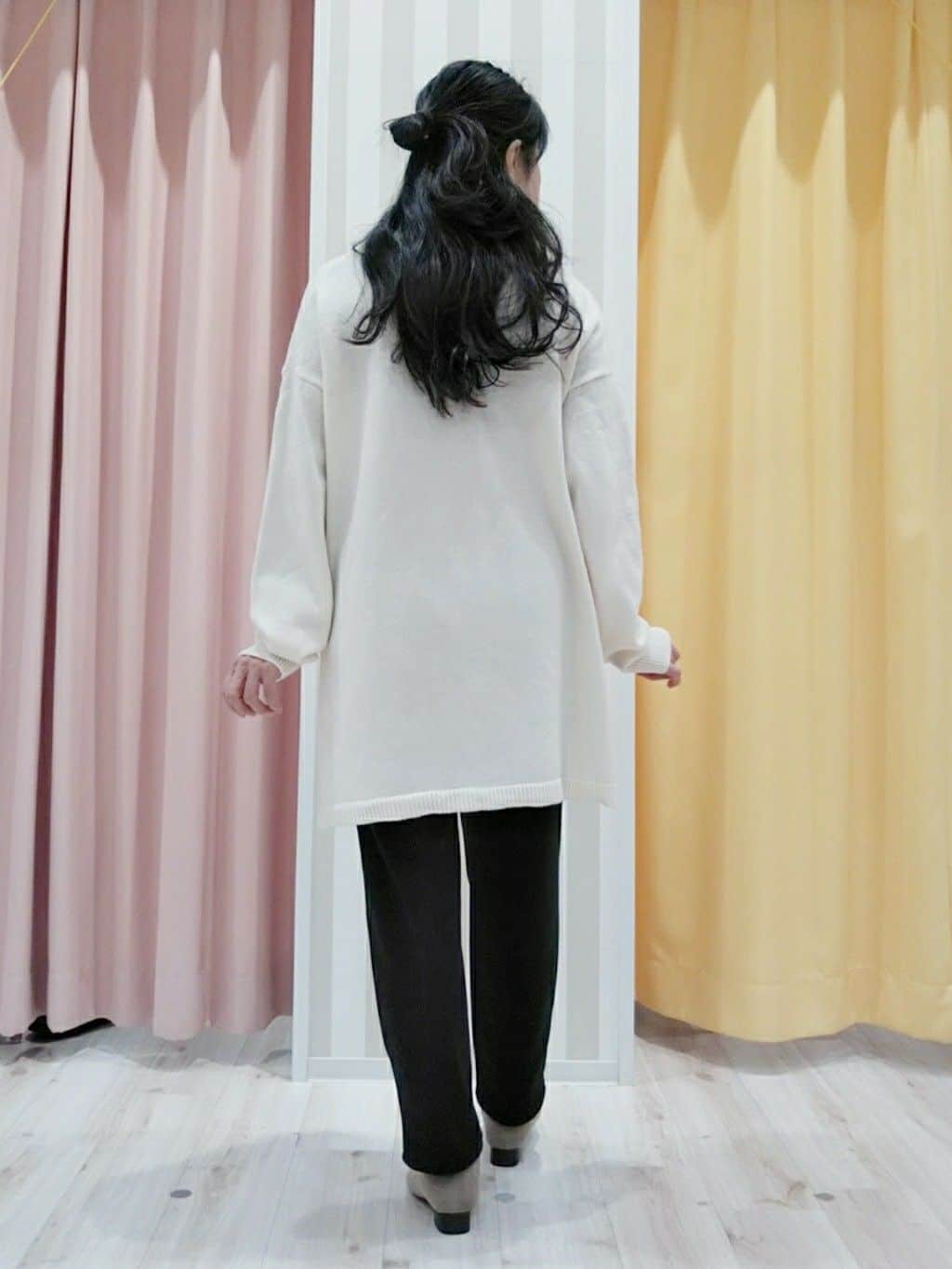 かずみさんの「SHOO･LA･RUE｜◆【S-LL/体型カバー】軽くてふわふわ お尻が隠れるワイドシルエットニット」を使ったコーディネート