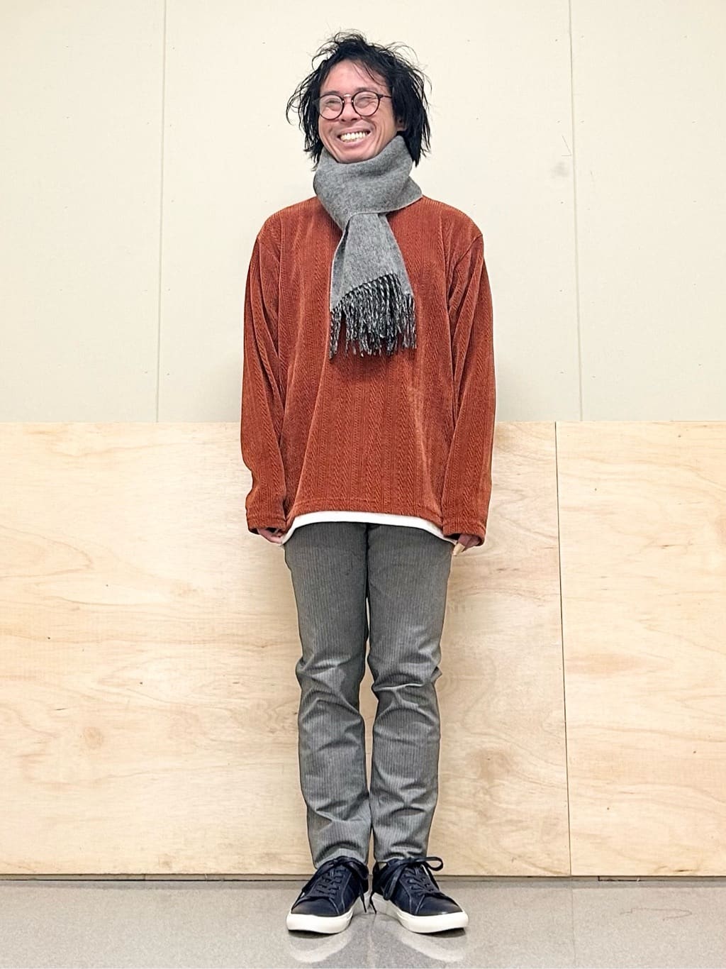 KENJI Iさんの「THE SHOP TK｜【オールシーズン穿ける！】7DAYSストレッチへリンボンパンツ　ON&hArr;OFF兼用」を使ったコーディネート