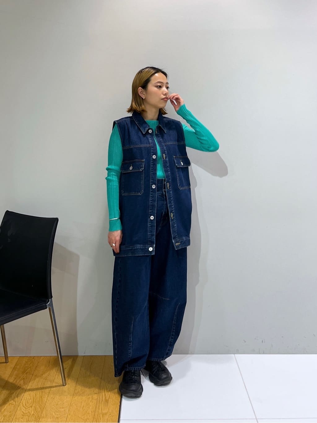 Harukaさんの「INDIVI｜ハイウエストカーブデニム」を使ったコーディネート