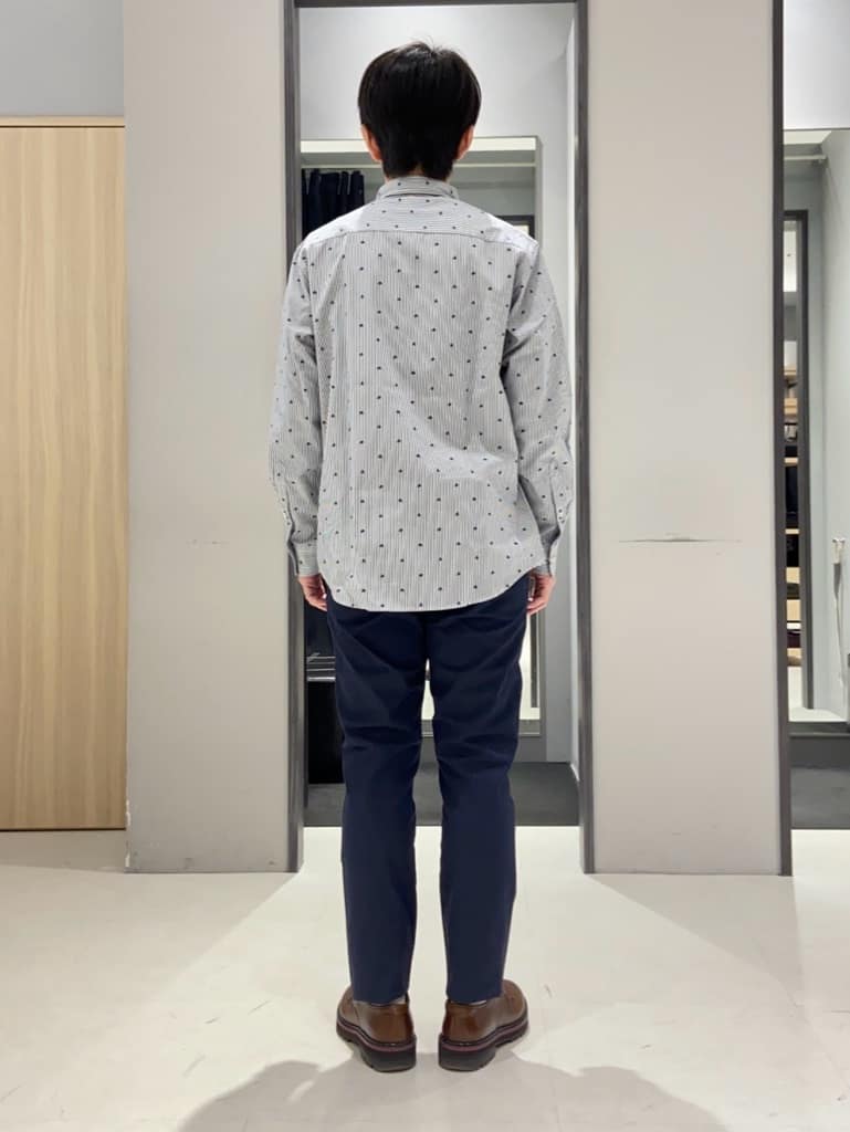 わいずみさんの「TAKEO KIKUCHI｜ハットモチーフ ジャカード ストライプ シャツ」を使ったコーディネート
