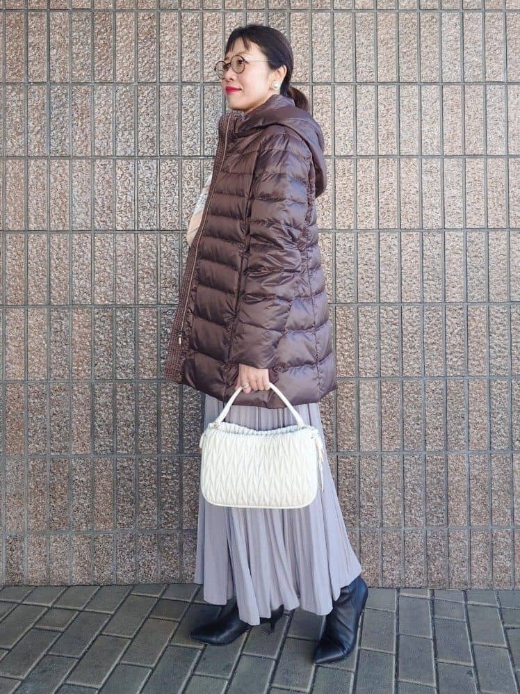 MUTSUKOさんの「UNTITLED｜【手洗い／88cm正方形】エンブレムプリントスカーフ」を使ったコーディネート