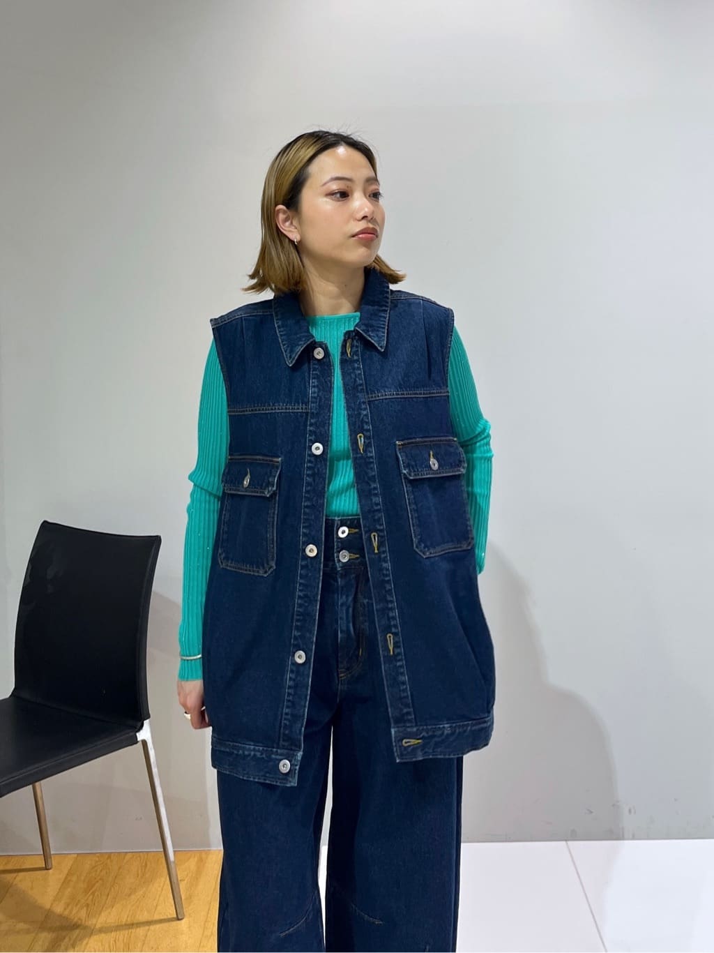 Harukaさんの「INDIVI｜ハイウエストカーブデニム」を使ったコーディネート