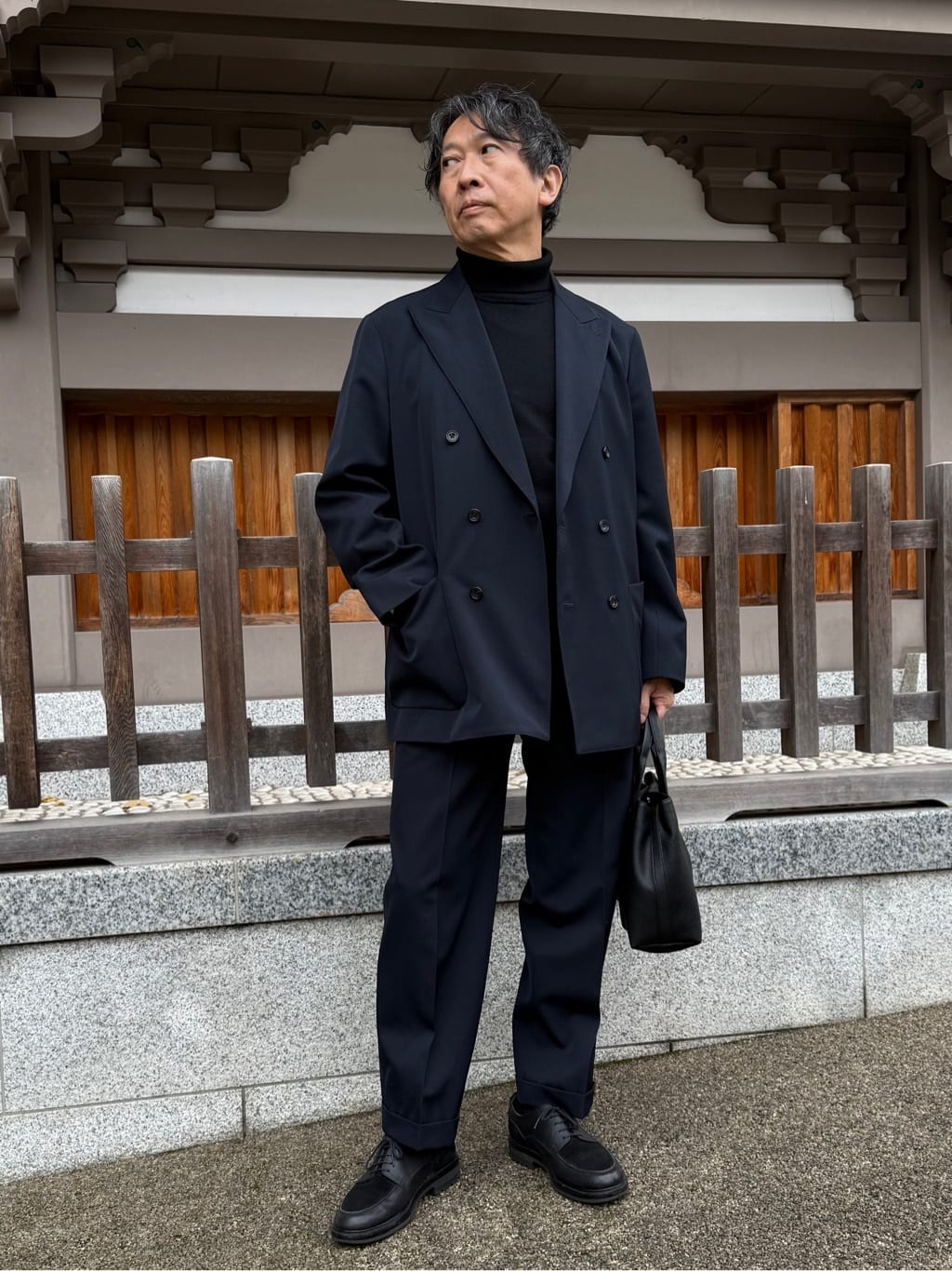 デザイナーTAKEman さんの「TAKEO KIKUCHI｜◆【便利なサイズ感】ドライビング　トートバッグ」を使ったコーディネート