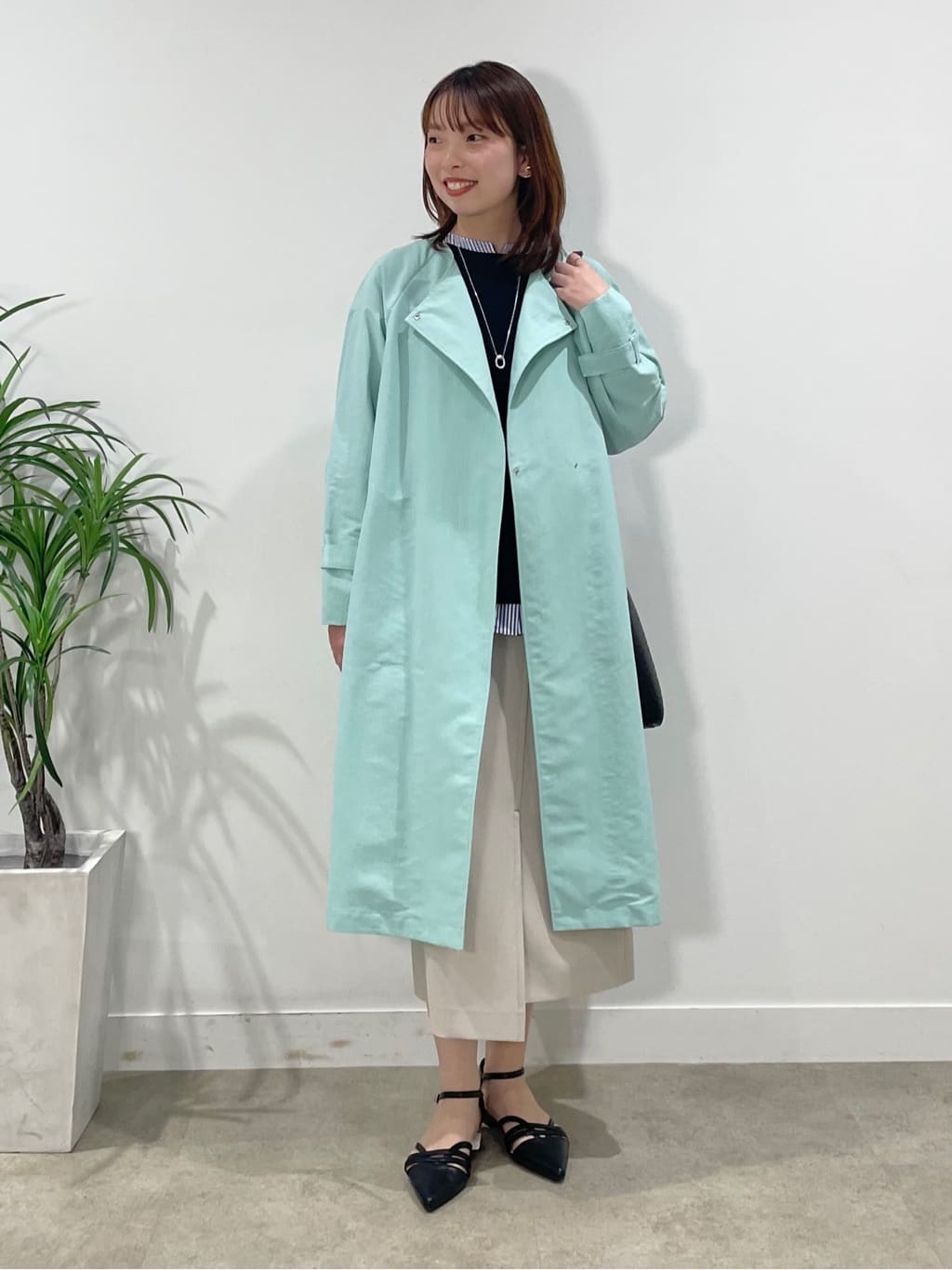 ねねさんの「INDIVI｜◆【撥水／UVケア／軽量】トレンチ風ロングコート」を使ったコーディネート