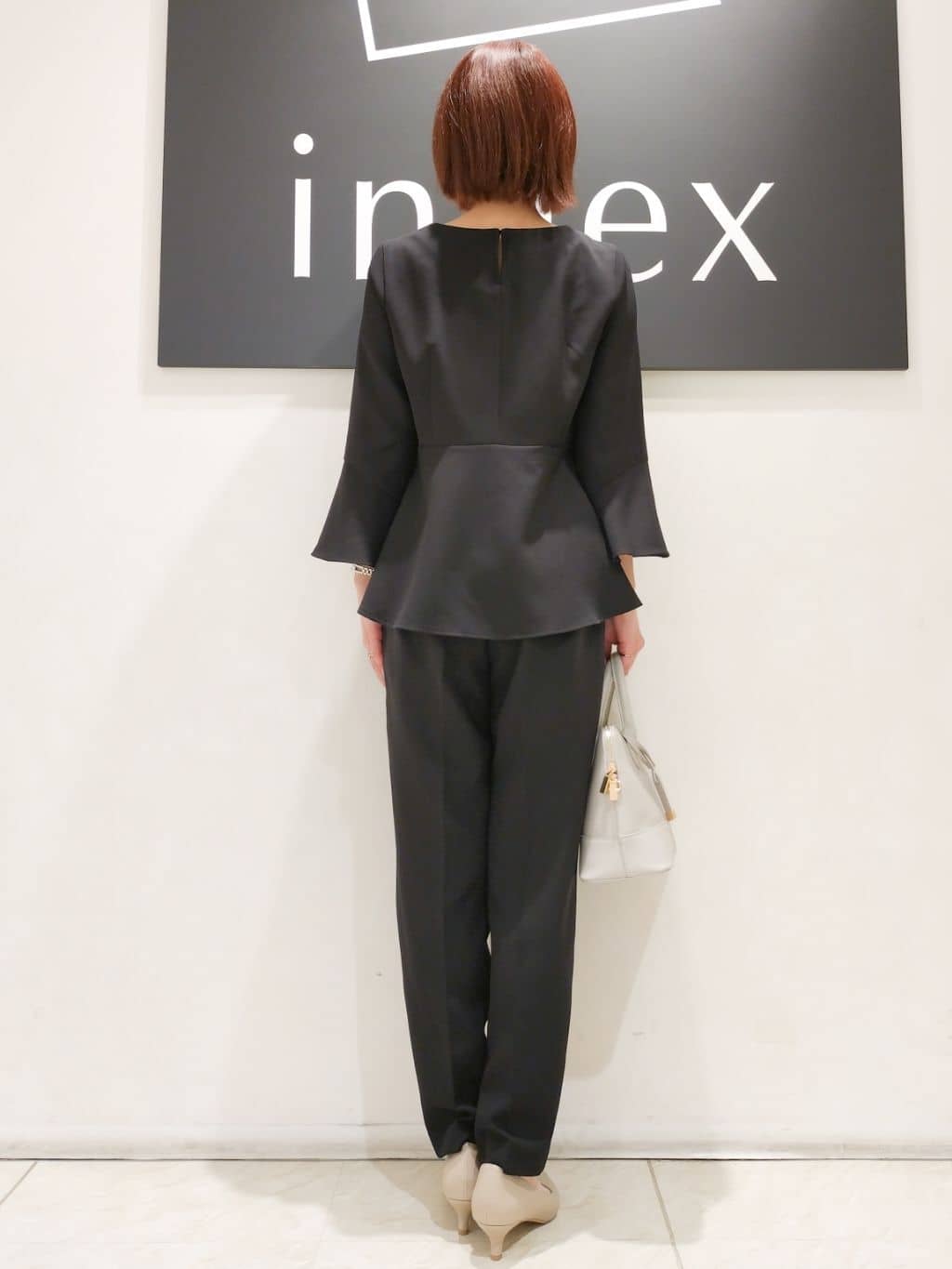 n.さんの「index｜◆＜通勤・セレモニー／セットアップ対応＞フレアスリーブブラウス【洗濯機洗い可／ストレッチ／イージーア」を使ったコーディネート