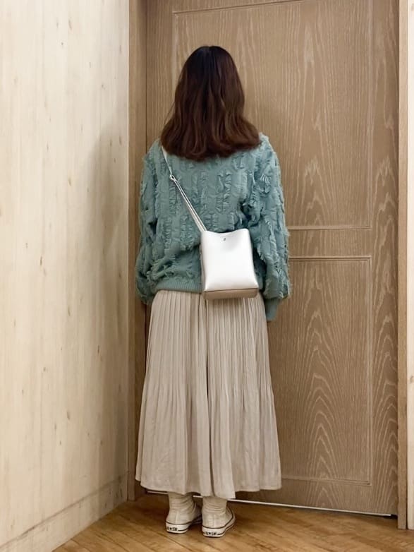 makuchanさんの「SHOO･LA･RUE｜◆【S-LL】一枚で主役級。フリンジが目を惹くゆるニット」を使ったコーディネート