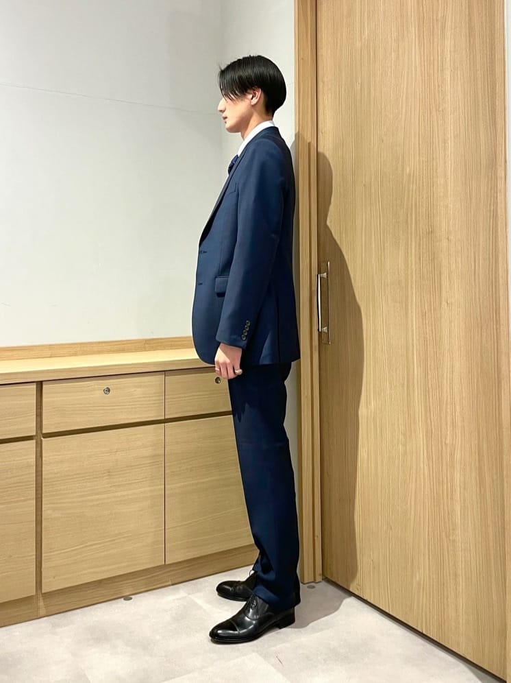 Seiyaさんの「TAKEO KIKUCHI｜【Three by Three】シャイニーシャークピンヘッド スーツ/3ピース対応可」を使ったコーディネート