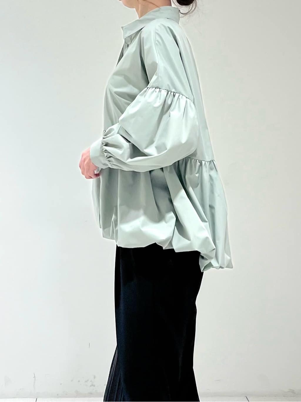 shioriさんの「INDIVI｜【接触冷感／セットアップ対応】イージーテーパードパンツ【通勤・セレモニー】」を使ったコーディネート