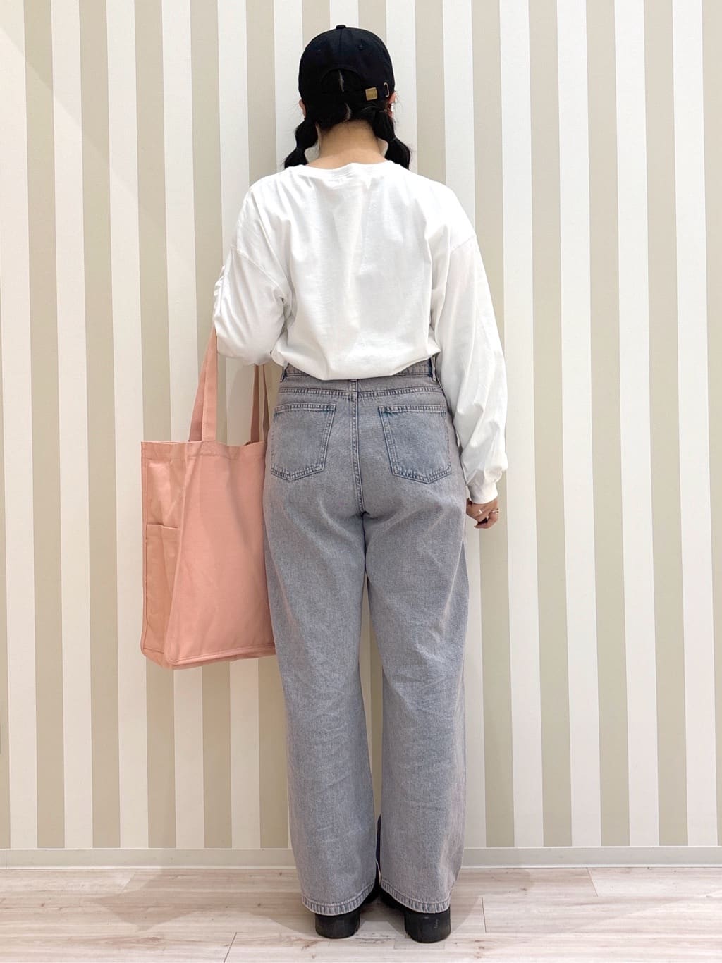 まろんさんの「SHOO･LA･RUE｜◆【推し活にも】うちわが入るトートバッグ」を使ったコーディネート
