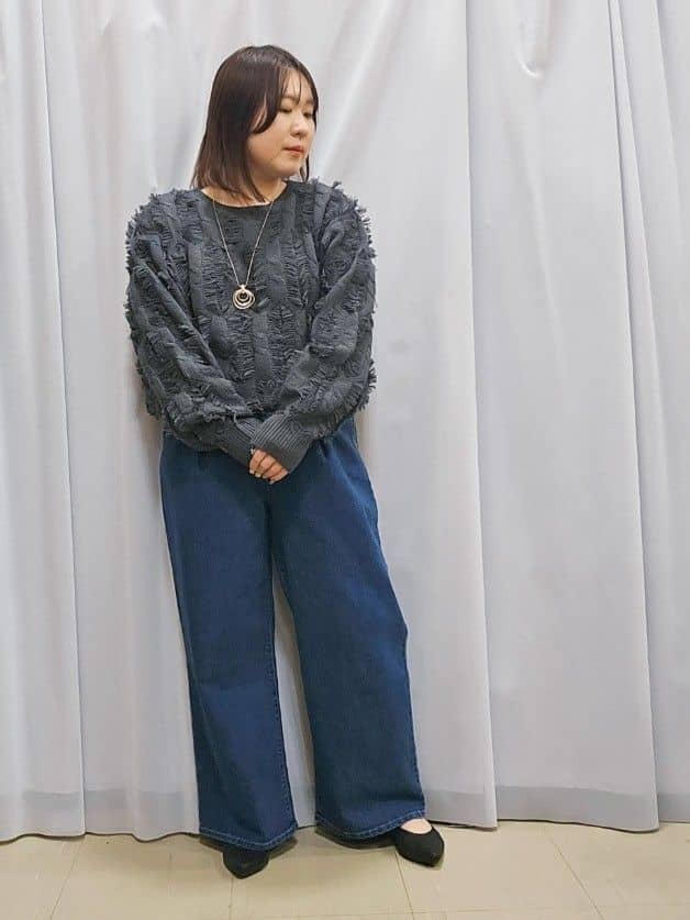 かなさんの「SHOO･LA･RUE｜◆【S-LL】一枚で主役級。フリンジが目を惹くゆるニット」を使ったコーディネート