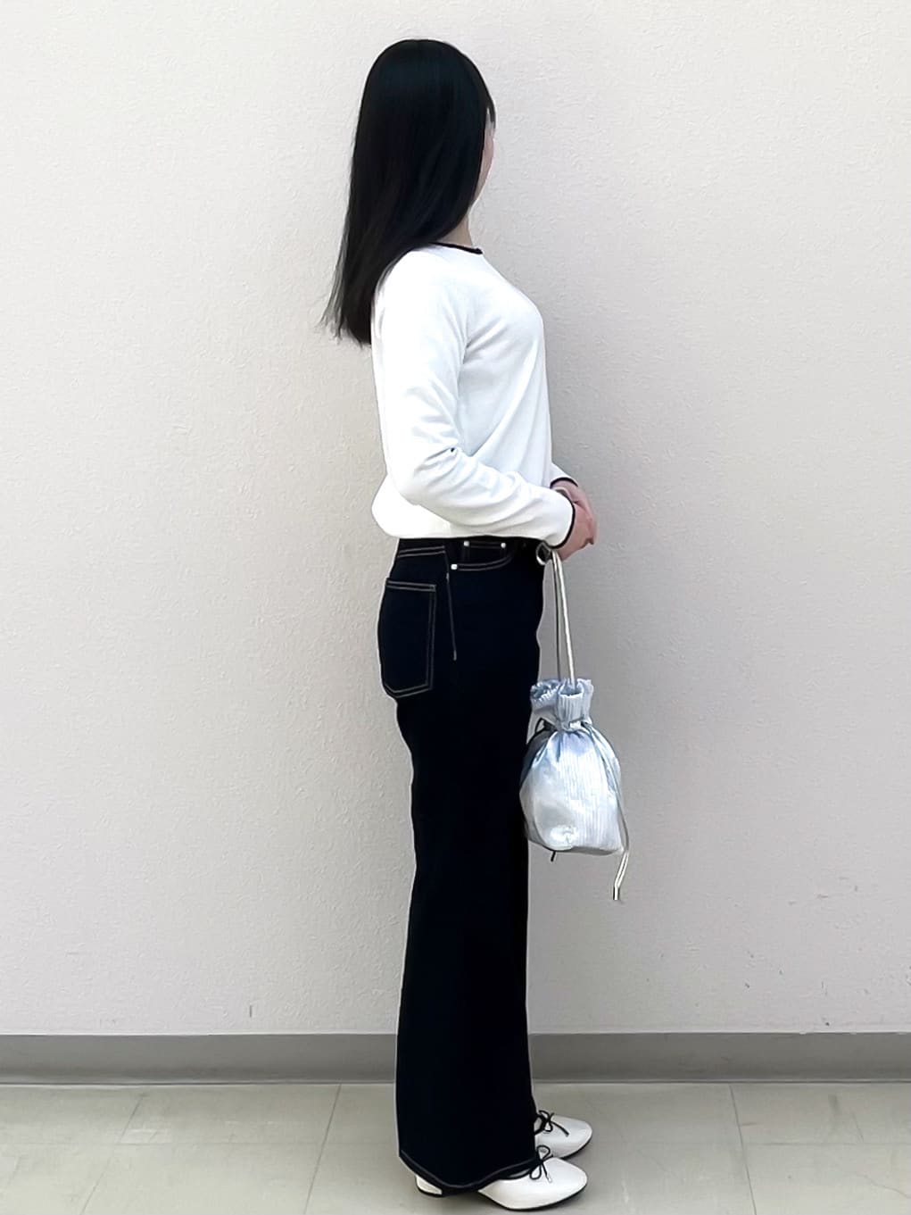 Izuさんの「index｜《丈が選べる》ストレートデニムパンツ【洗濯機洗い可】」を使ったコーディネート