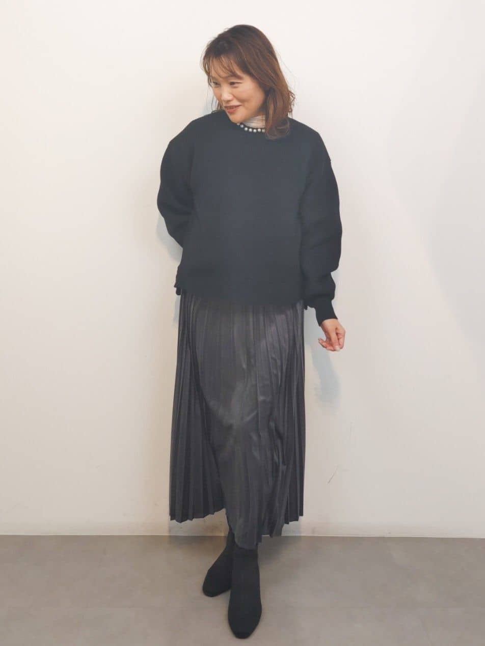 エーさんの「OPAQUE.CLIP｜◆パール調ボタン付ニット【洗濯機洗い可／抗ピル】」を使ったコーディネート