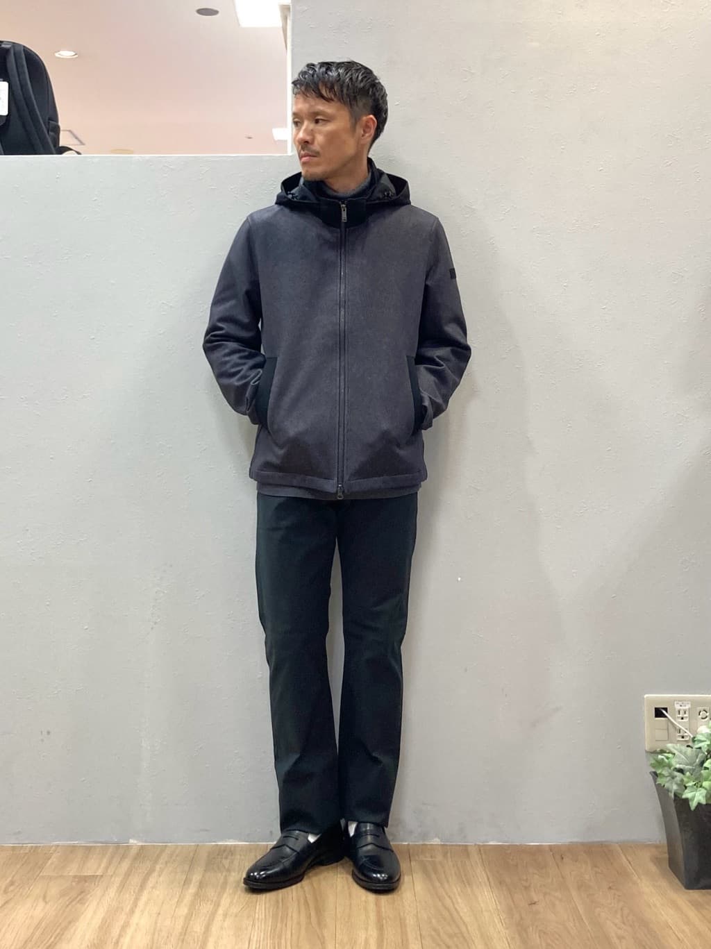 シュンさんの「TAKEO KIKUCHI｜【Made in JAPAN】播州織 ストレッチ パンツ」を使ったコーディネート