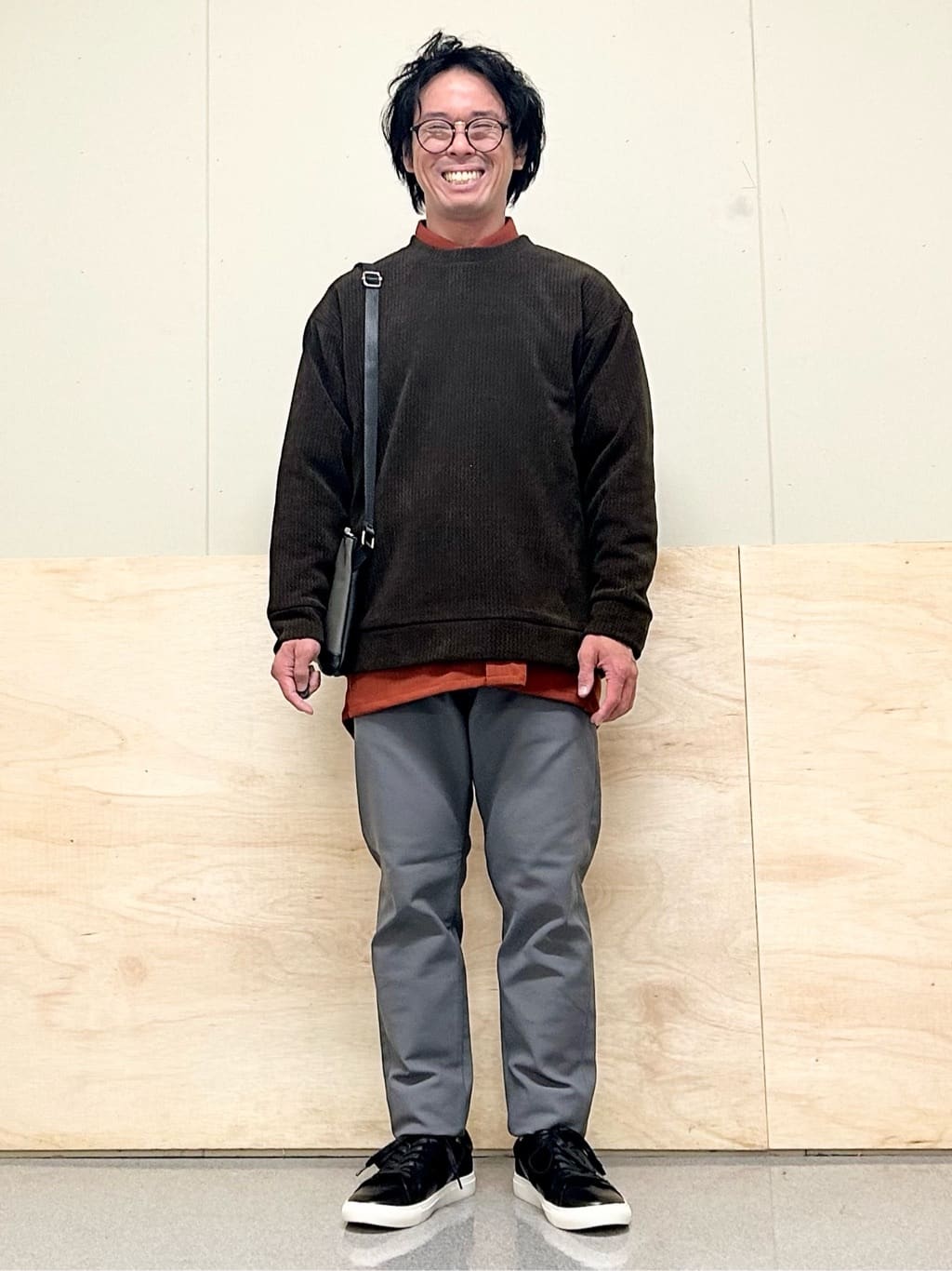KENJI Iさんの「THE SHOP TK｜サフィアーノミニサコッシュ」を使ったコーディネート