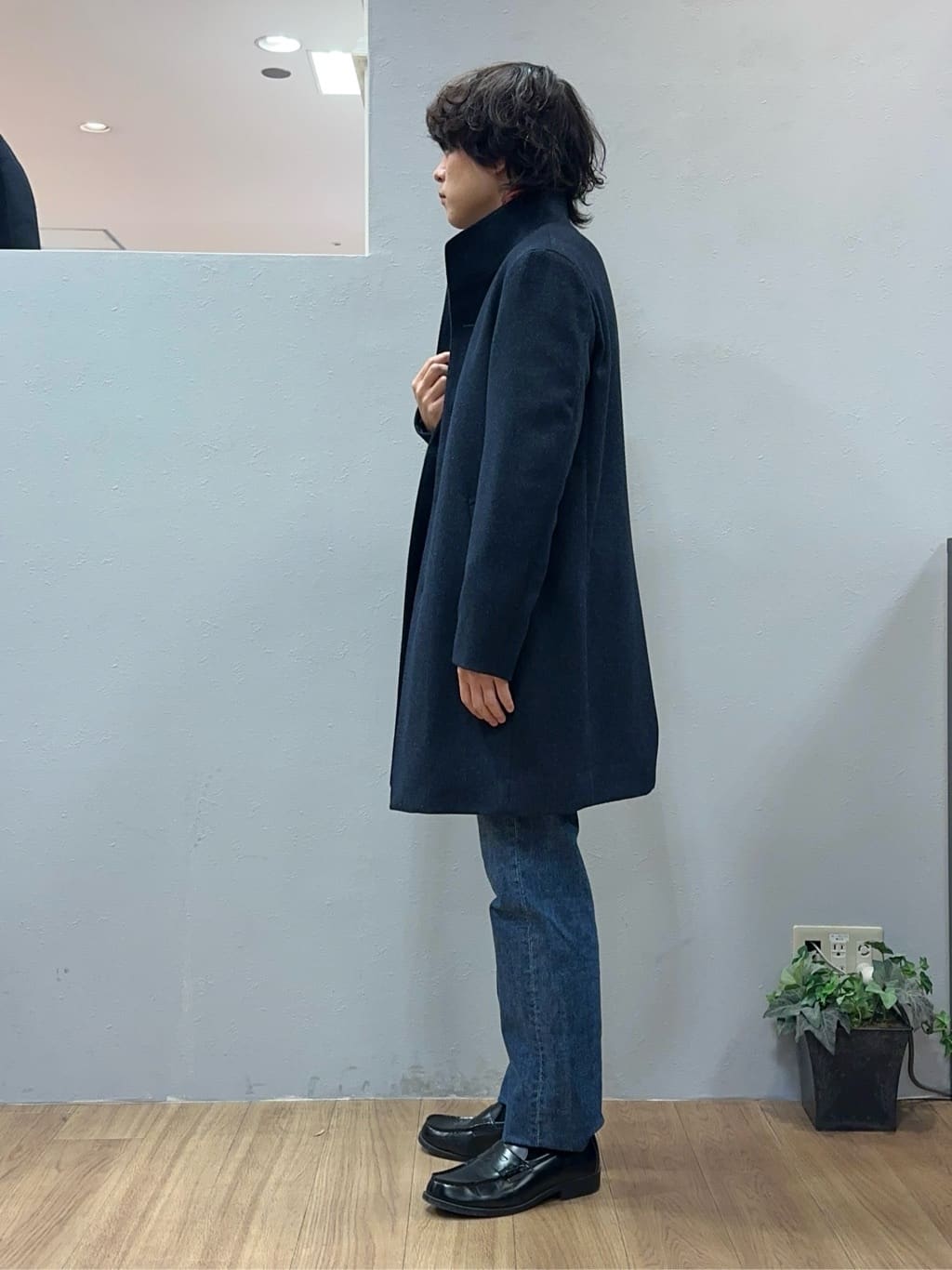 Uさんの「TAKEO KIKUCHI｜【ウールカシミヤブレンド】ビーバー調 スタンドカラー コート」を使ったコーディネート