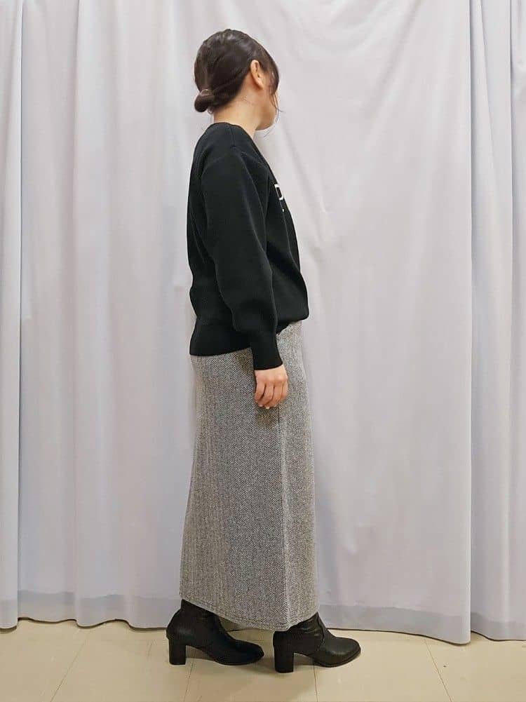 かなさんの「SHOO･LA･RUE｜◆【洗える/ちくちくしにくい/静電気軽減】スウェットライク ロゴニット」を使ったコーディネート