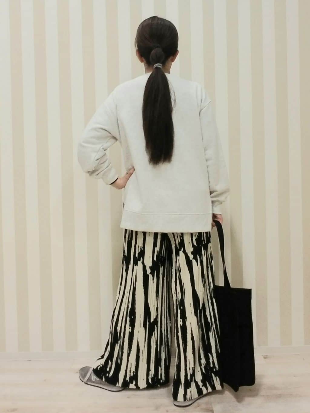 nonaさんの「SHOO･LA･RUE｜◆【洗える/S-LL】選べる3柄 グラフィックスウェット」を使ったコーディネート