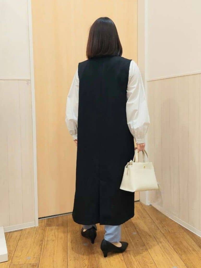 Kさんの「SHOO･LA･RUE｜◆【SS-3L/洗える/通勤・セレモニーにも】しなやかな身のこなしが叶う ストレッチテーパードパンツ」を使ったコーディネート