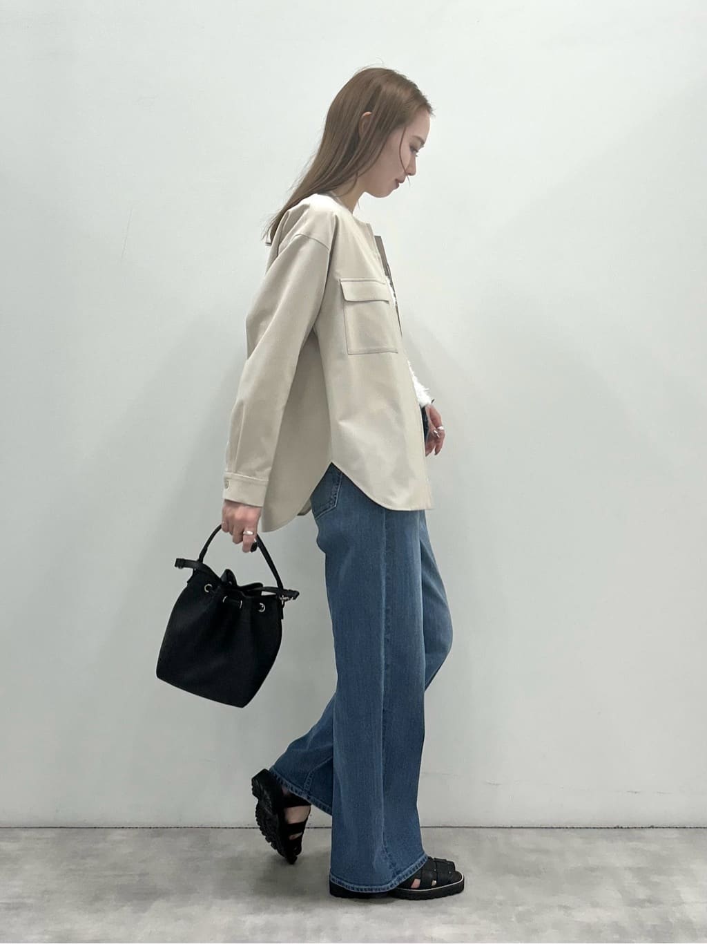 mitsukiさんの「INDIVI｜【褒められデニム】ワイドストレート デニムパンツ」を使ったコーディネート